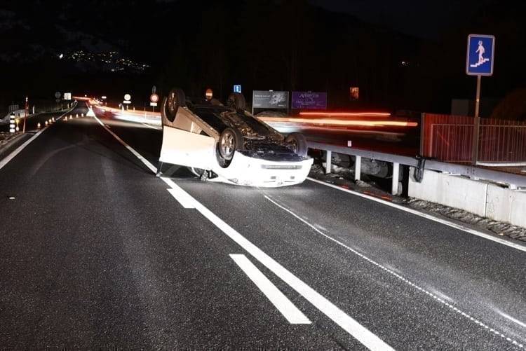 Heftiger Unfall nach Sekundenschlaf