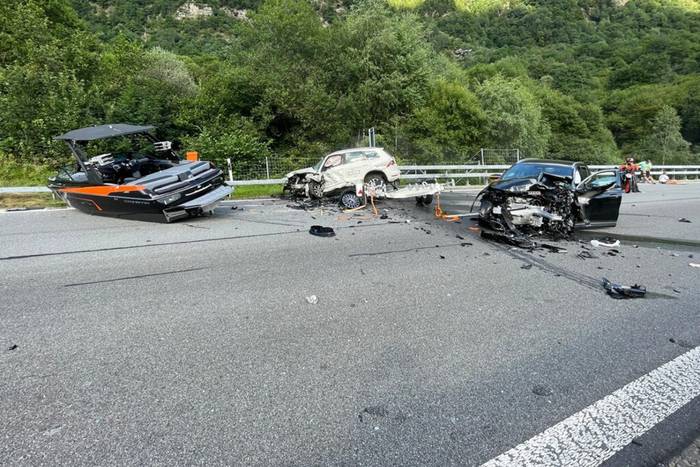 Frontalkollision fordert drei Verletzte