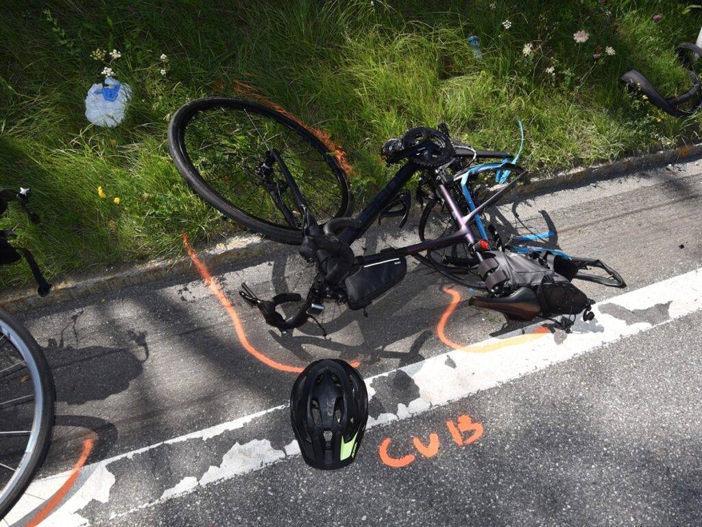 Fahrradfahrerinnen angefahren