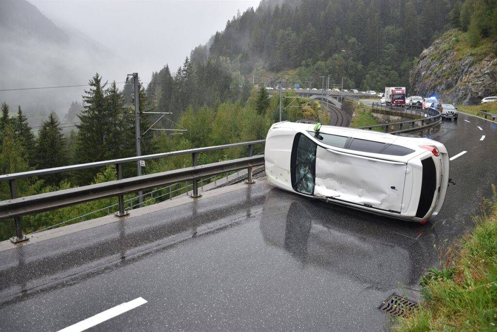 Selbstunfall mit Totalschaden in Sumvitg