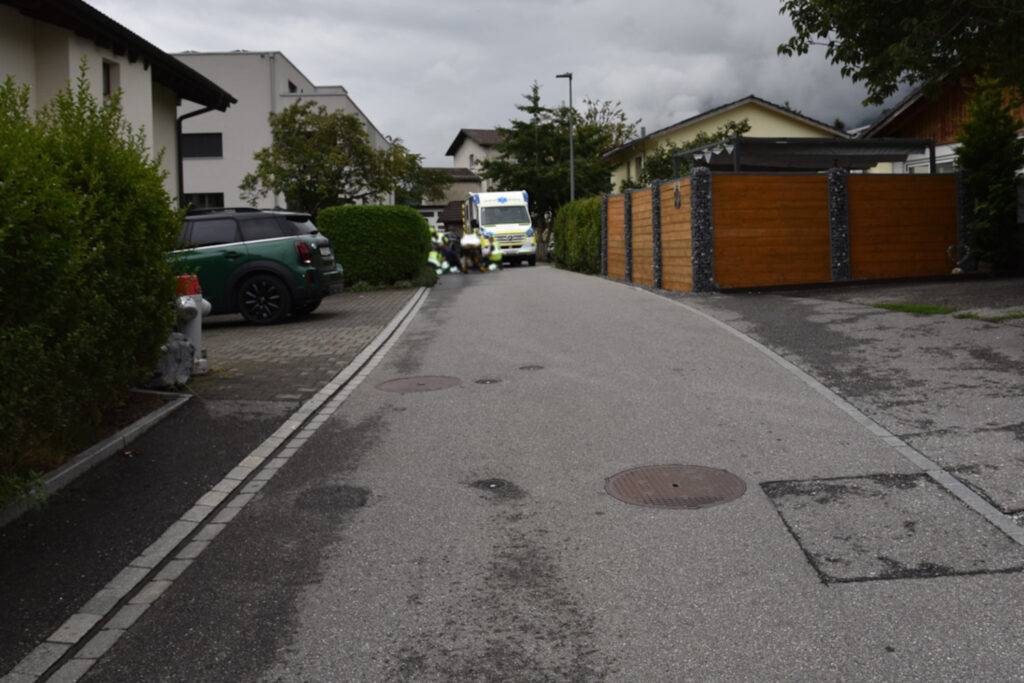 8-Jähriger mit Scooter kollidiert mit Auto