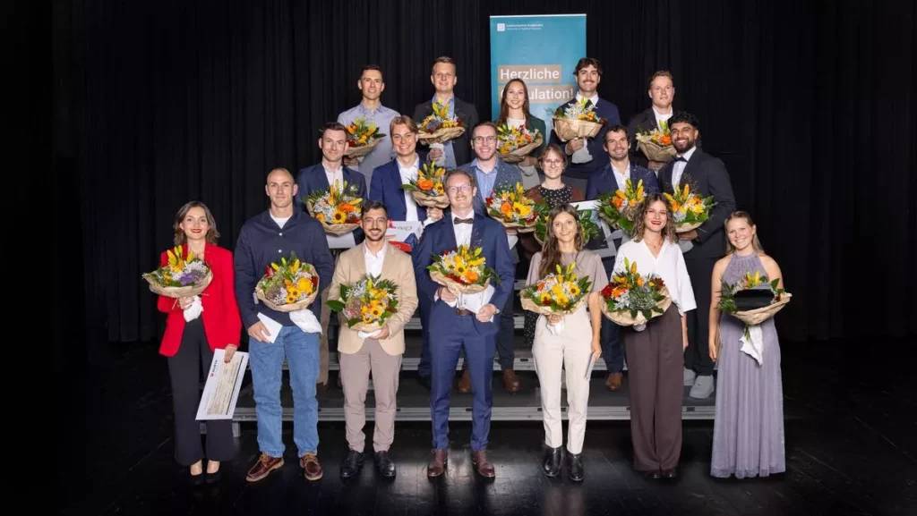 FHGR hat 423 Bachelor- und Masterdiplome verliehen