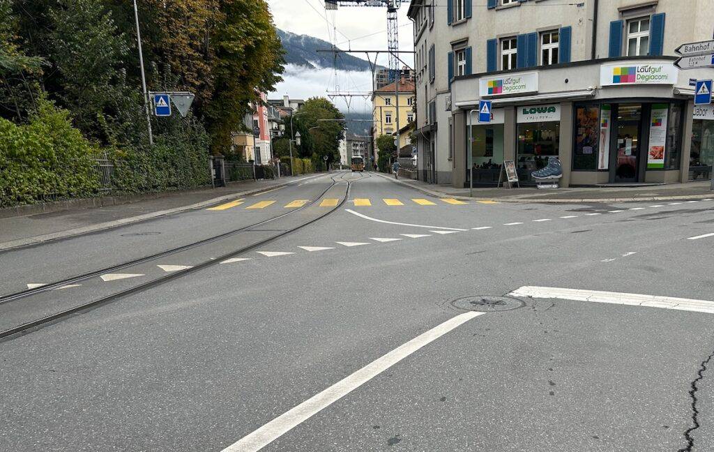 Fussgängerin von Auto angefahren