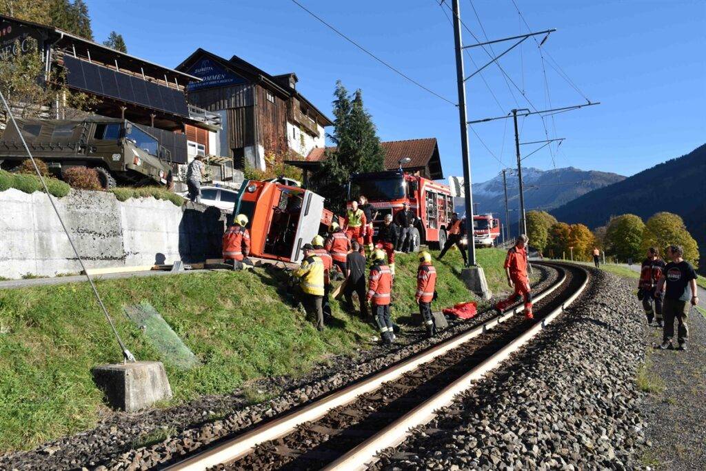 Motorkarren kollidiert mit Mauer