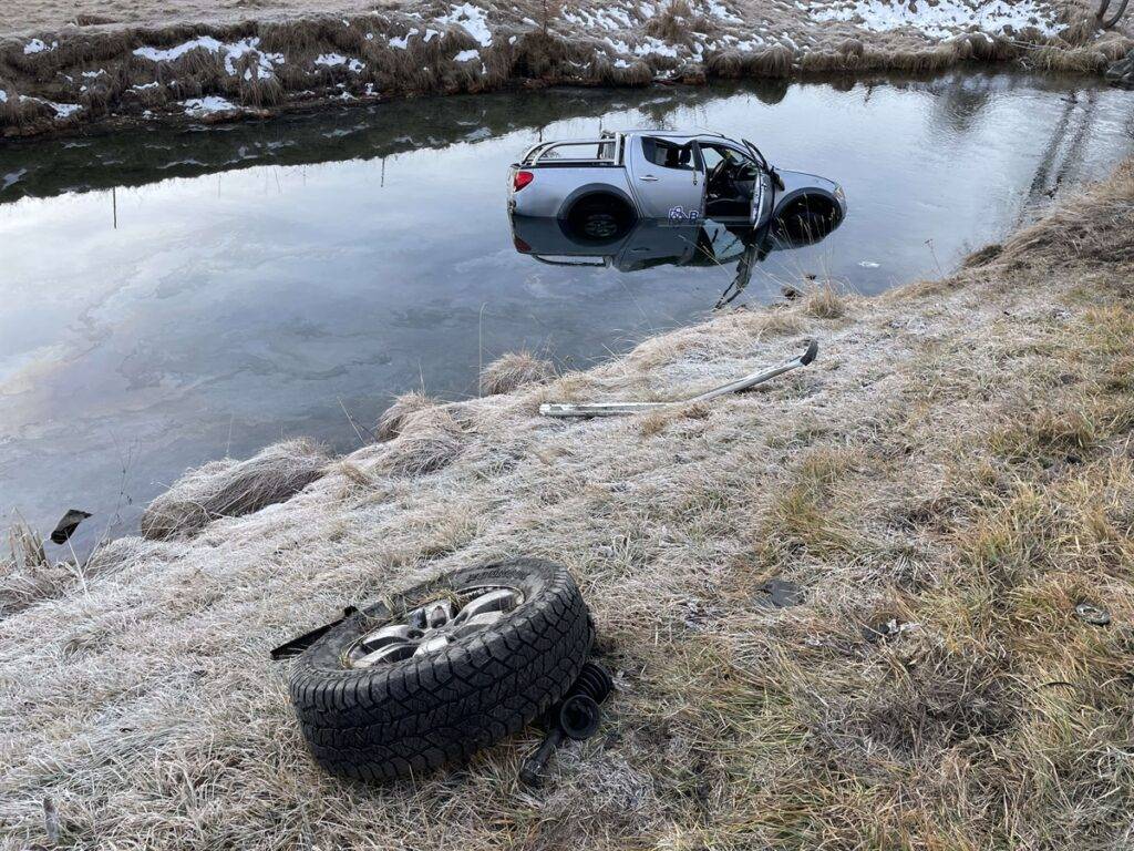 Lieferwagen landet im Inn