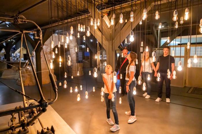 Clà Ferrovia und Linard Bardill laden zur Adventsfahrt ins Lichterland