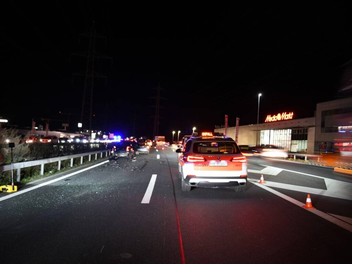 Verkehrsbehinderungen nach Auffahrunfall auf der A13