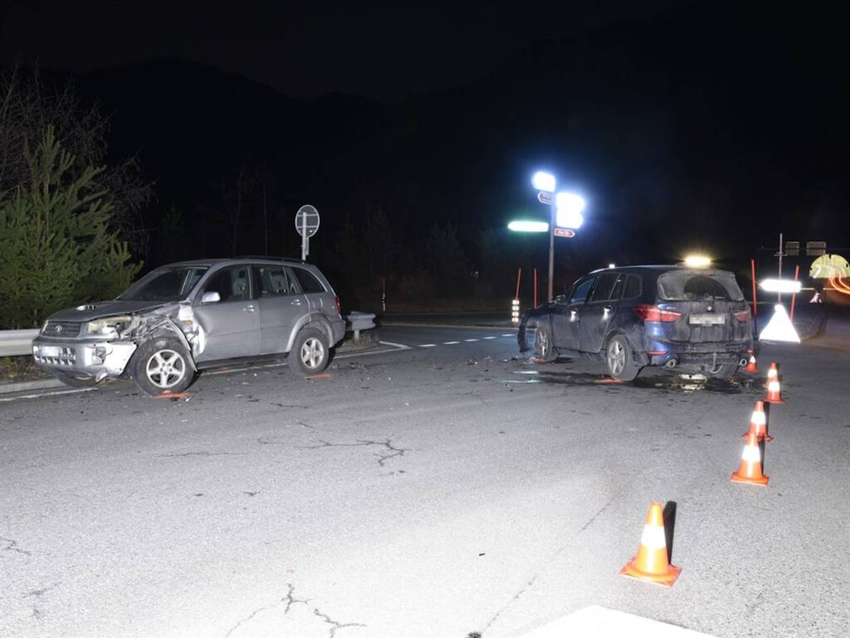 Kollision bei Linksabbiegemanöver