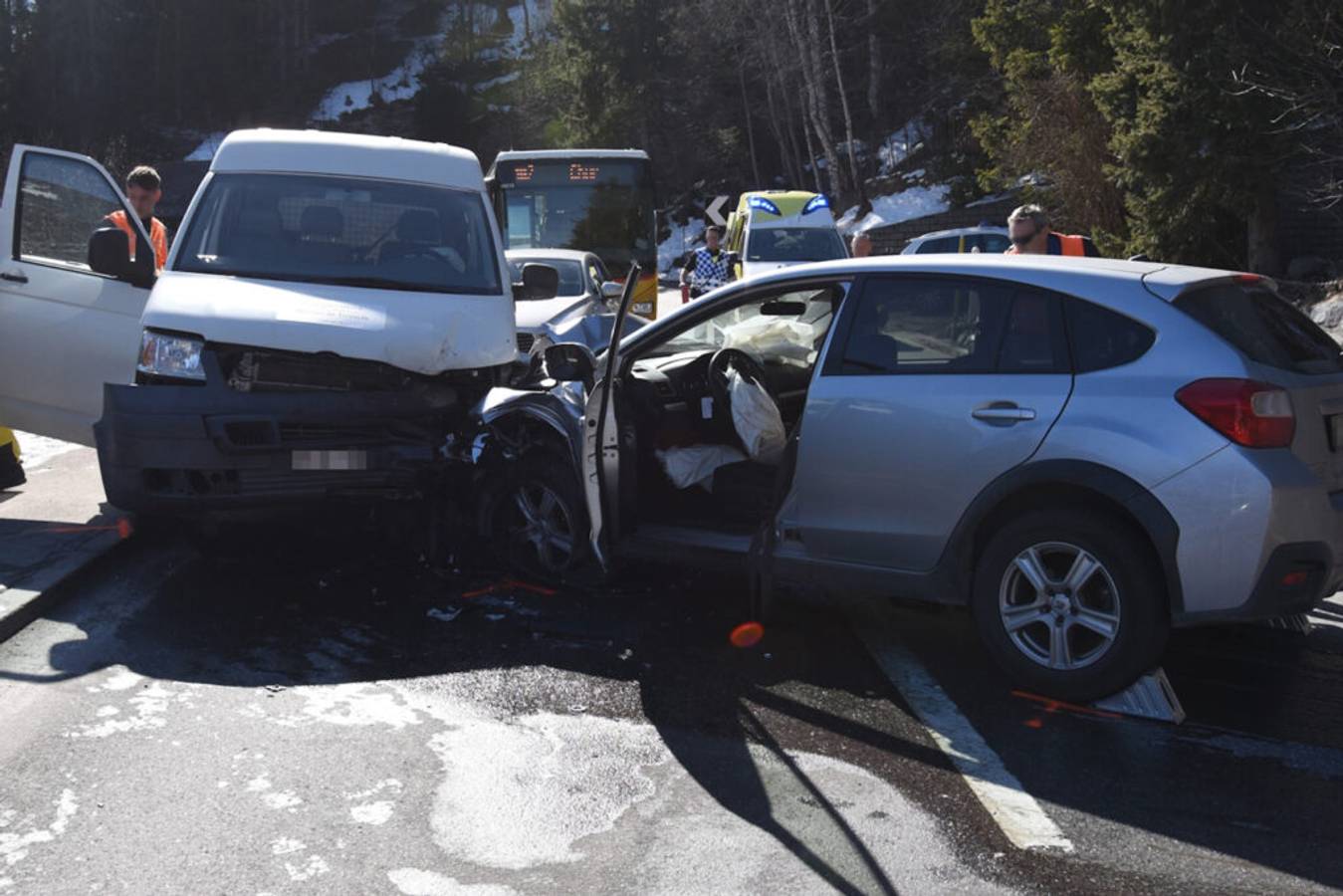 Heftige Kollision bei Churwalden fordert drei Verletzte