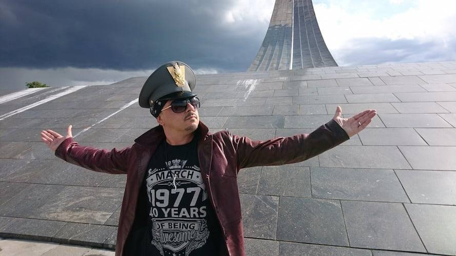 10 Fussballsongs plus 6 Bündner