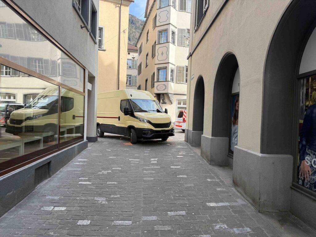 Kind von Lieferwagen angefahren und verletzt